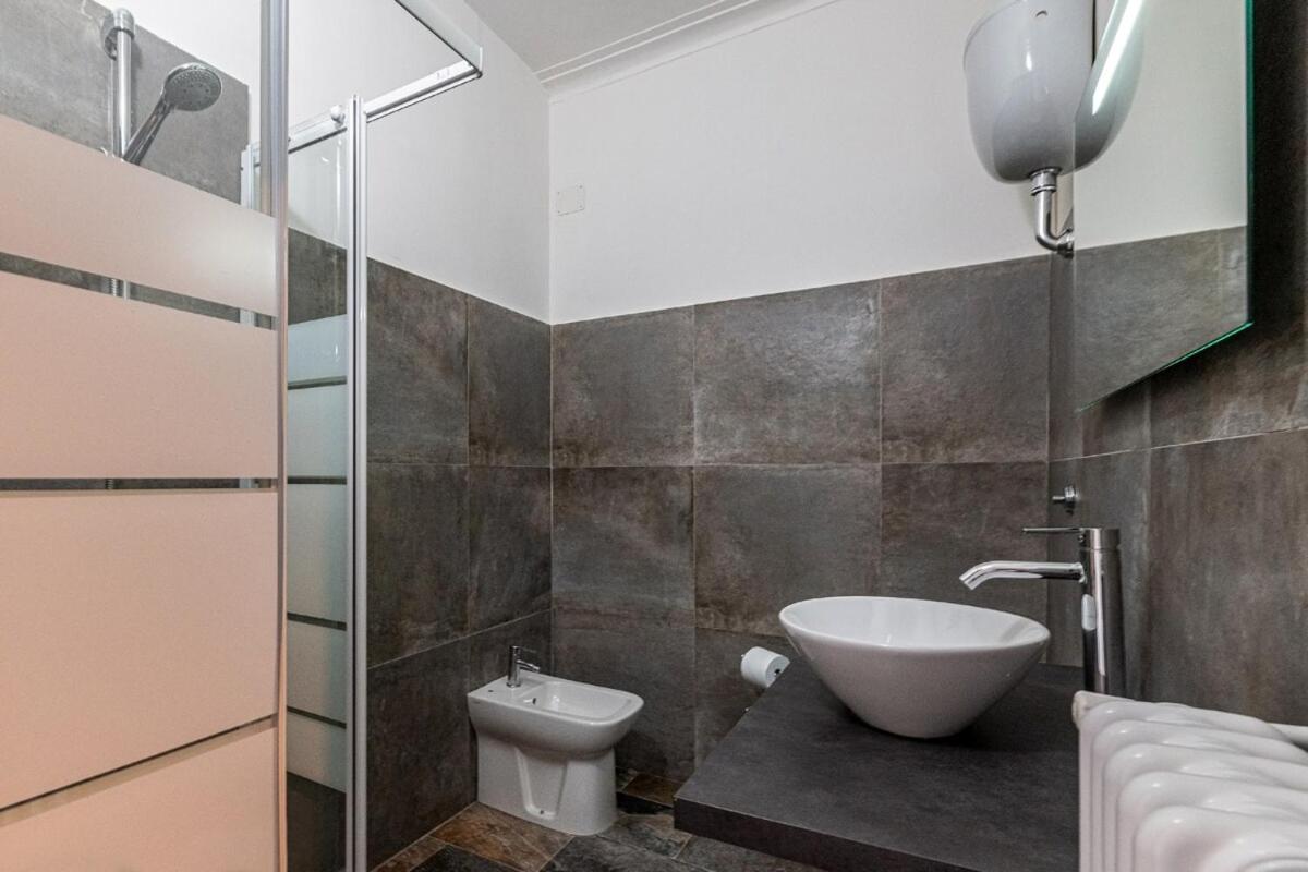 - 6 Posti Letto E 2 Bagni A 4 Fermate Dal Colosseo Apartamento *